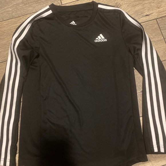 Boys size small (8) long sleeve shirt